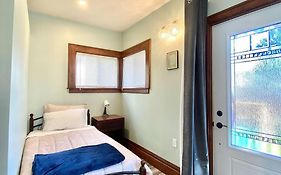 Cozy Suite-Walk To The Falls!